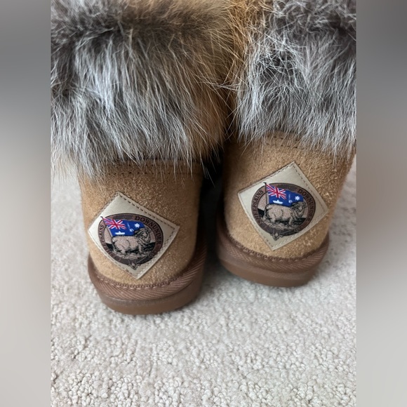 Genuine Australian Uggs (Sheepskins down under) - women’s Mini Short boot - Picture 3 of 7